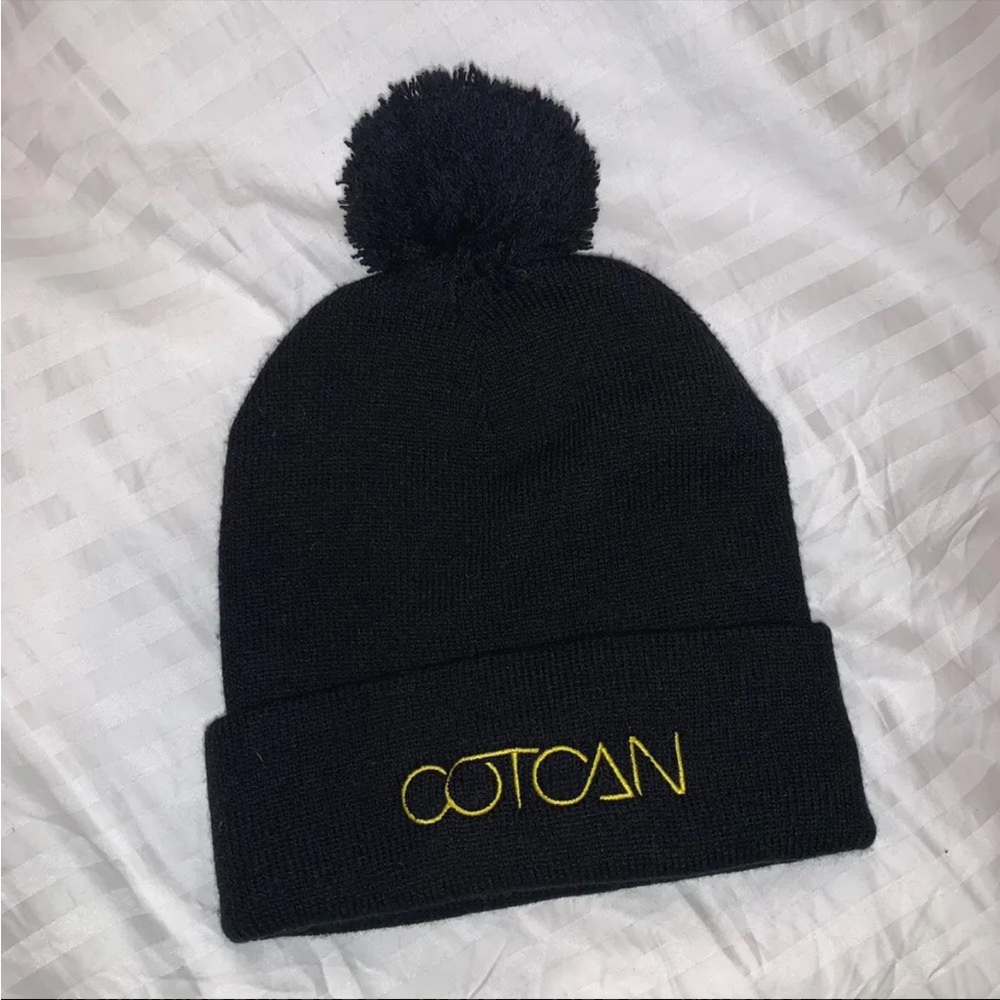 NWOT Black pompom beanie COTCAN